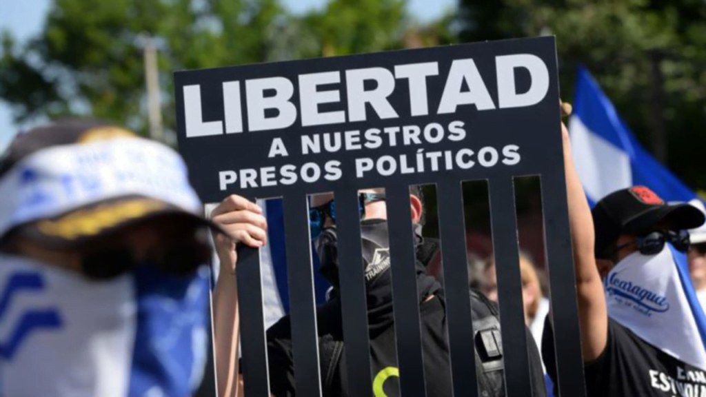 Entre los presos políticos se encuentran activistas, periodistas, exdiplomáticos, abogados y demás. Foto: La Prensa
