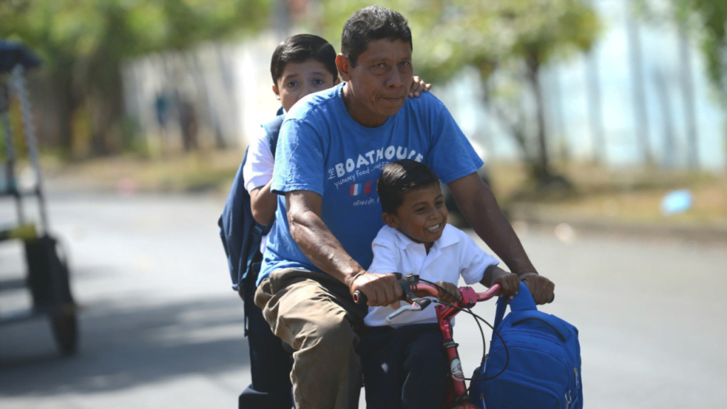 El año 2022 fue difícil para los hogares nicaragüenses. El costo de la vida ha aumentado y miles han emigrado a otro país, entre niños y jóvenes en edad escolar