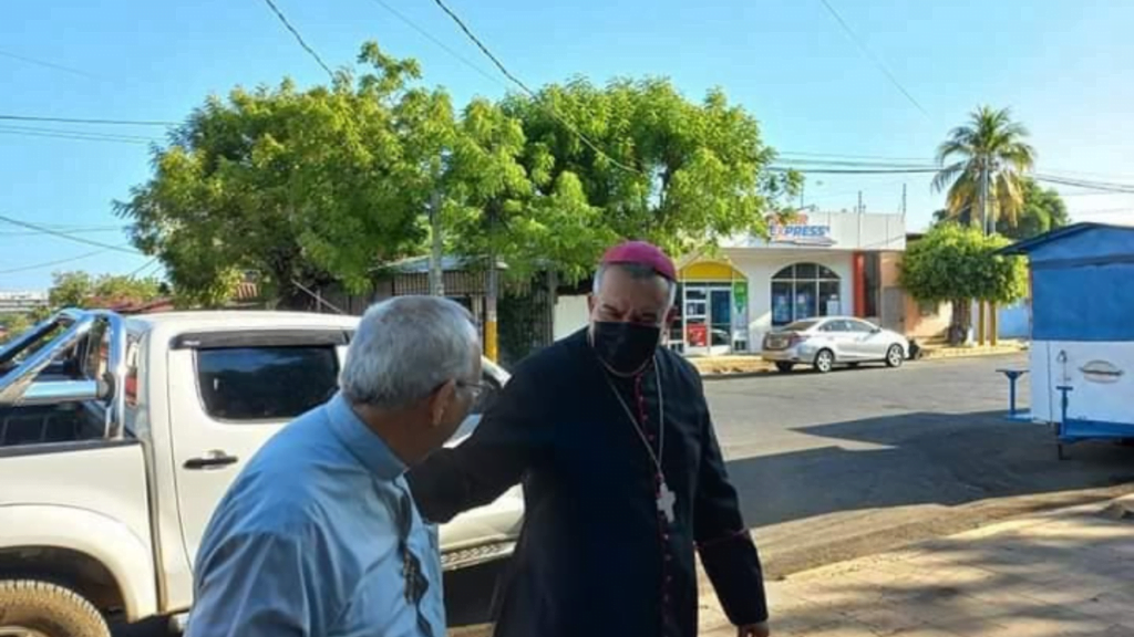 Monseñor Rodrigo Urbina ya tiene sucesor en iglesia San Juan Bautista en  Sutiaba - Radio Darío